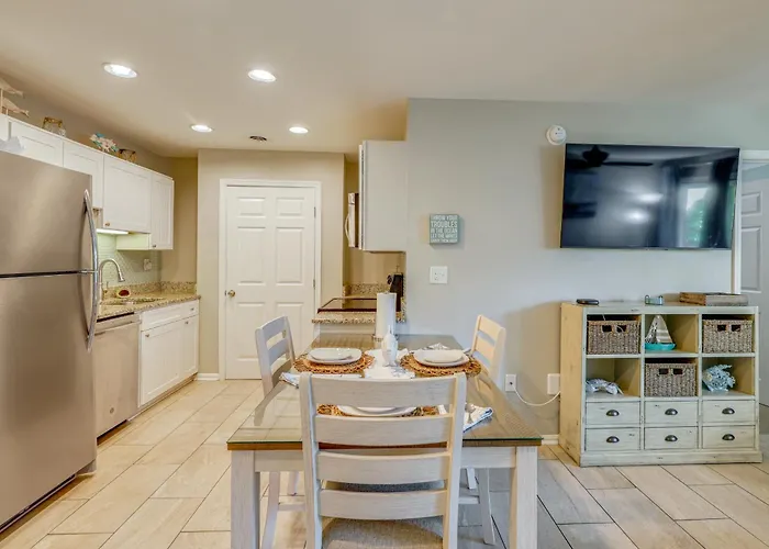 Walk To Beach! Ocean Family Holiday home
